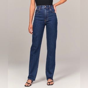 NWOT Abercrombie & Fitch Ultra High Rise 90’s Straight Jean in Dark Wash
